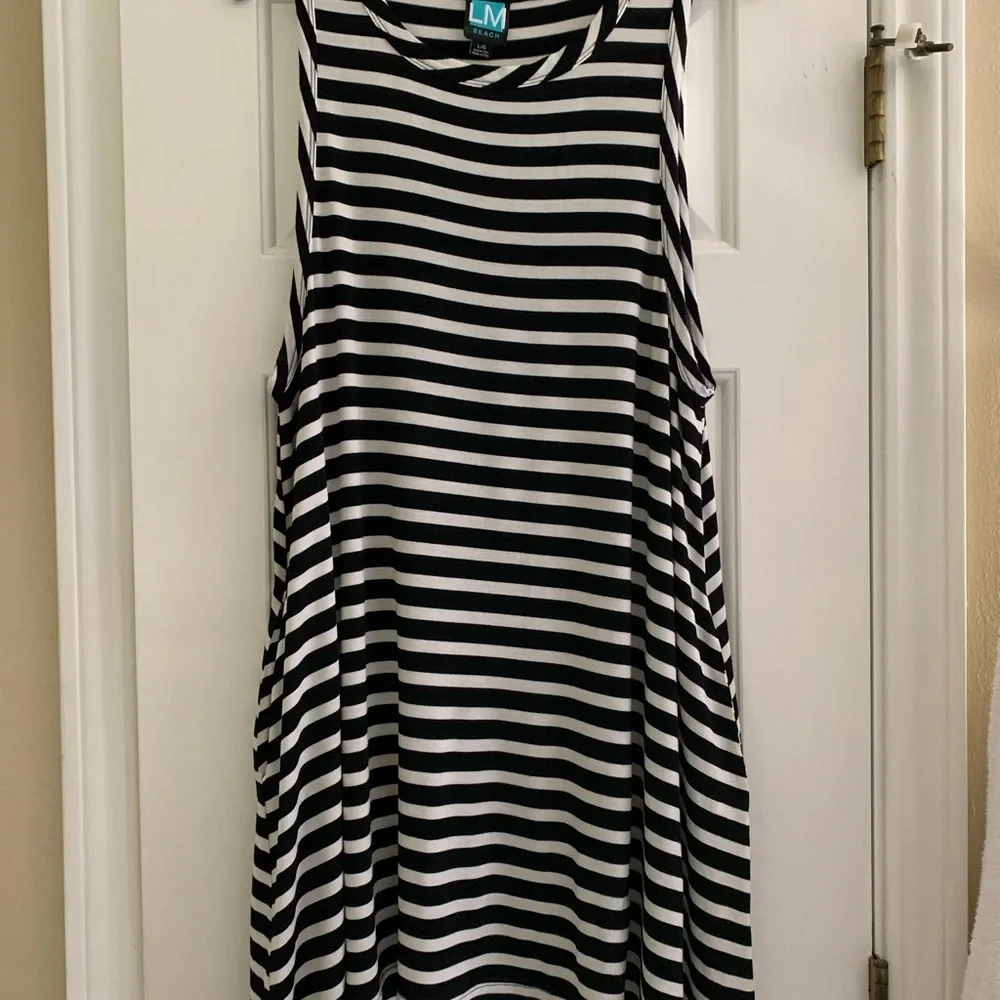 LM BEACH, black & white, swim cover up